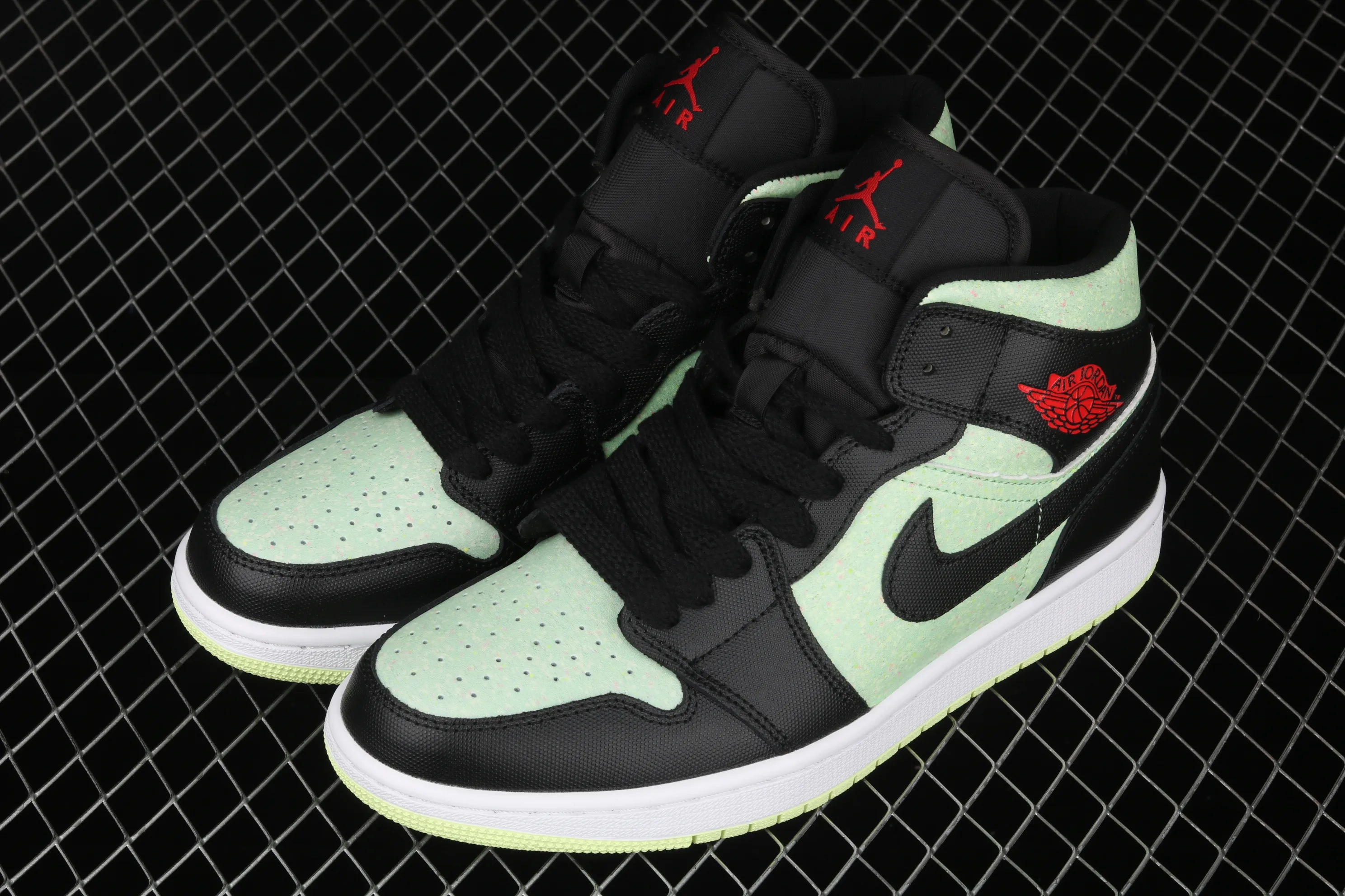 All categories Air Jordan Jordan series basketball shoes Air Jordan 1 Mid Air Jordan 1 Mid SE Barely Colt AJ1 Joe 1 Zhongbang basketball shoes CV5276-003